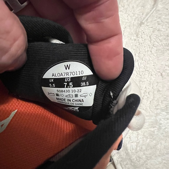 Altra Provision Sneakers like new - Picture 7 of 8